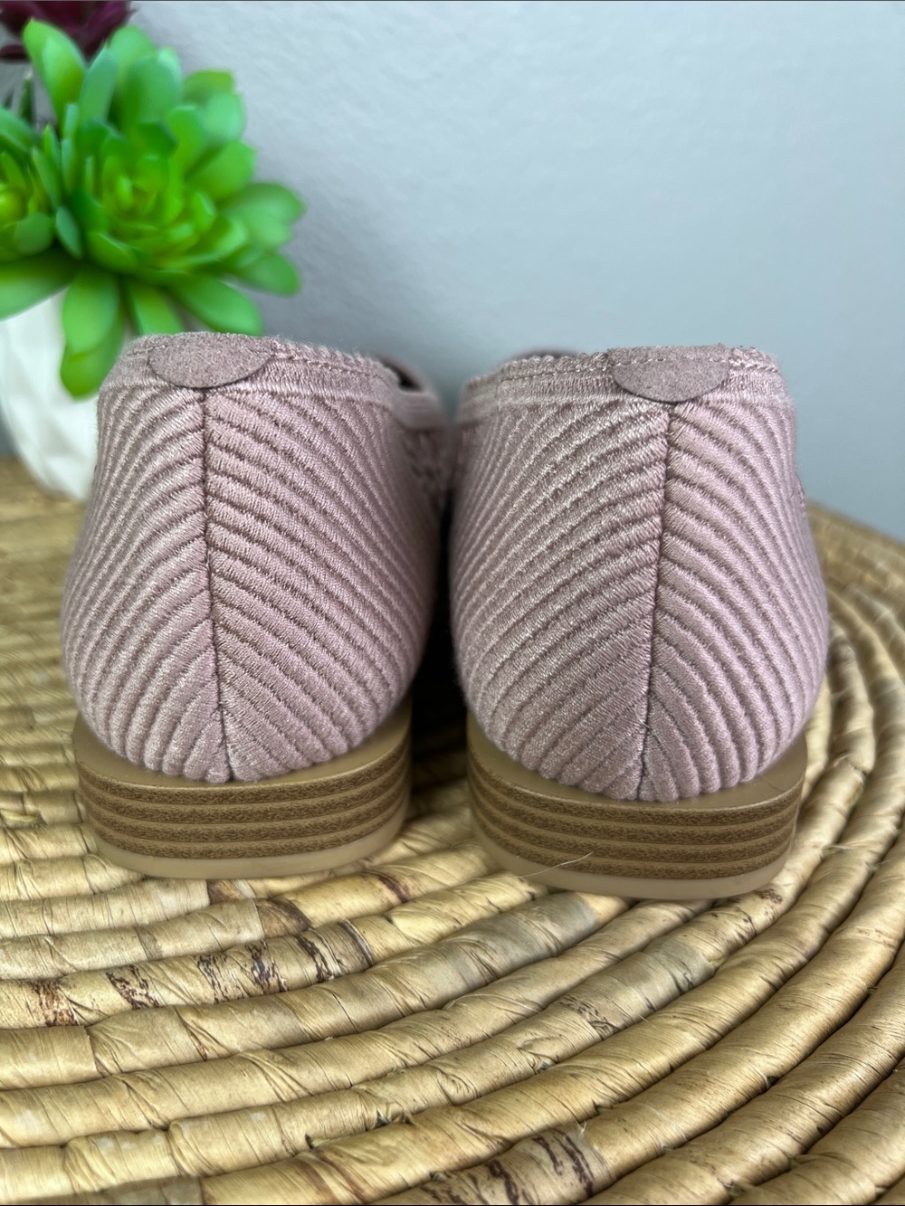 Vivaia Maelyn Mauve Lace Pointed Toe Flats with Cushioned Insole - Picture 7 of 12